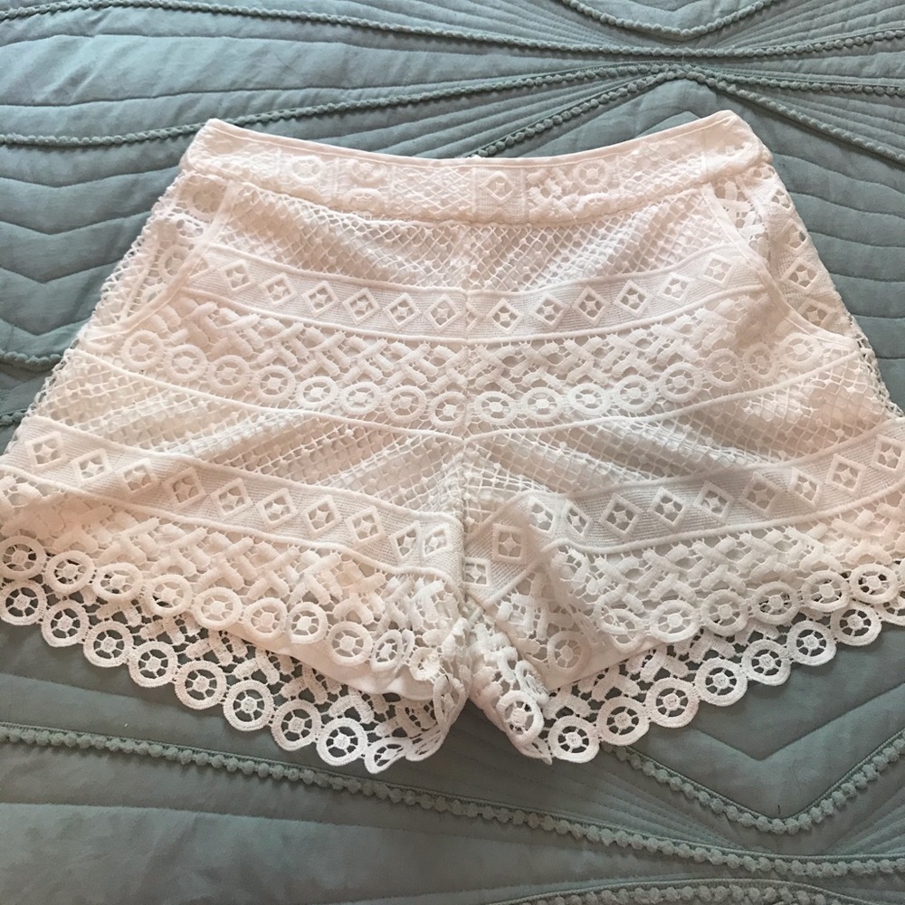 Monteau Lace High-Waisted Shorts Large